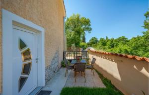 One-Bedroom Apartment In Divsici