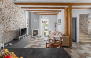 4 Bedroom Cozy Home In Dracevac 