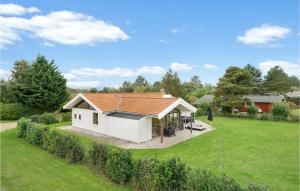 3 Bedroom Cozy Home In Bogø By