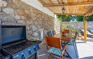 3 Bedroom Nice Home In Karlobag