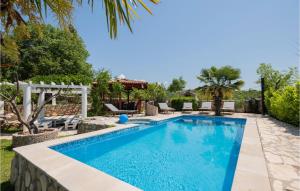 Pet Friendly Home In Zmijavci With Jacuzzi 