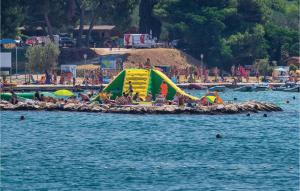 Beach Front Apartment In Svfilip I Jakov