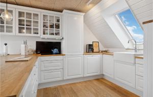 Awesome Home In Otterup With Jacuzzi