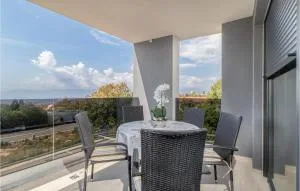 2 Bedroom Cozy Apartment In Kostrena - Škrljevo