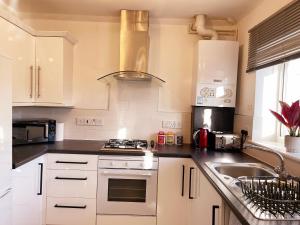 Elegant Serviced Apartment with Parking in Oxford