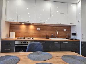 Boutique apartment yellow 1