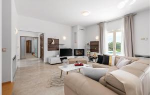 Amazing Home In Vodnjan With Sauna