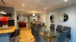 Warm and Homely 4 Bed house w big Garden & Parking - Histon