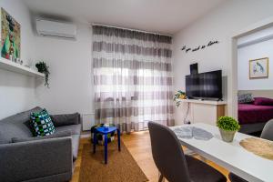 Flexible SelfCheckIns 110 - Zagreb - Private Parking - Loggia