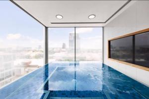 Luxury 2BR apartment in the heart of CBD