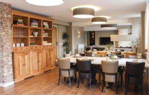 Awesome Home In Kessel With Kitchen