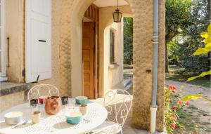 Maisons de vacances 4 Bedroom Beautiful Home In Chamaret : photos des chambres