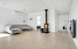 Amazing Home In Børkop With Wifi