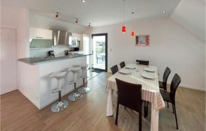 Awesome Apartment In Planguenoual