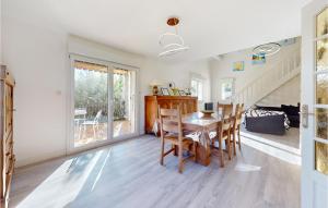 Maisons de vacances Lovely Home In Saint-Maurice-Sur-Eygu : photos des chambres