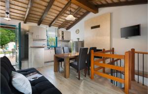Pet Friendly Home In Trviz With Wifi 