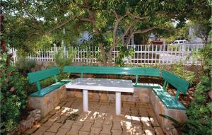 Apartment Ivanje Gomile Bb Iii