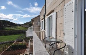 3 Bedroom Awesome Apartment In Pucisca 