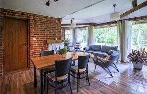 2 Bedroom Stunning Home In Rokovci