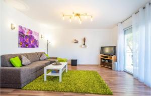 Lovely Apartment In Karin Gornji 