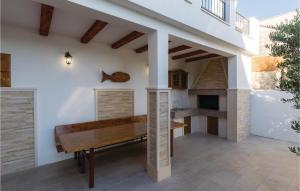 One-Bedroom Apartment In Komarna