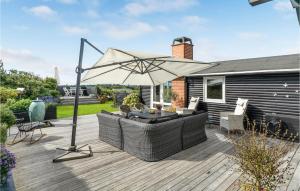 Nice Home In Fårevejle With Kitchen