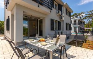 2 Bedroom Beautiful Apartment In Vrbnik 