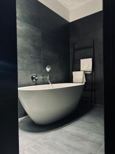 Modern Apartment w Zielonym Centrum Miasta