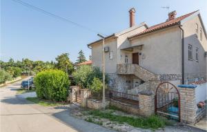 1 Bedroom Amazing Apartment In Funtana