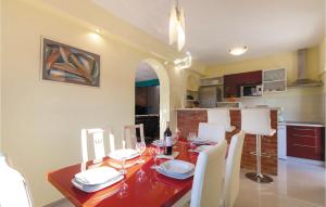 4 Bedroom Nice Home In Tugare 