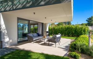 3 Bedroom Beach Front Apartment In Krk