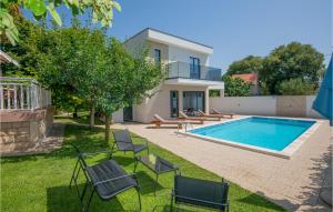 3 Bedroom Beautiful Home In Donji Prolozac