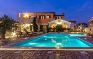 Nice Home In Golubovo With Kitchen - Krnjaloža