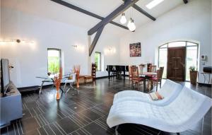 Beautiful Home In Loriol-Sur-Drôme