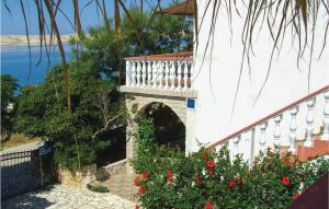 Awesome Apartment In Kustici With House Sea View 