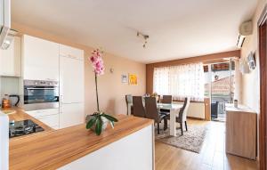 2 Bedroom Stunning Apartment In Orebic