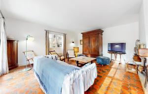 Beach Front Home In Saint-Georges-De-Didon