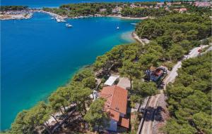 Six-Bedroom Holiday Home In Sibenik