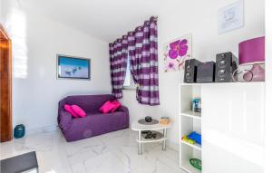 2 Bedroom Awesome Apartment In Kastel Stari 