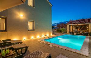 2 Bedroom Cozy Home In Kras