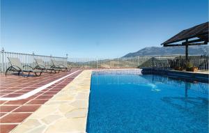 Cozy Home In Iznájar With Kitchen