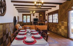 Cozy Home In Iznájar With Kitchen
