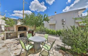 2 Bedroom Amazing Home In Kastel Stari 