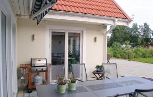 Cozy Home In Nybrostrand With Sauna