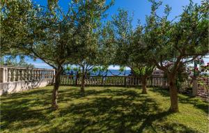 Gorgeous Apartment In Duce With Wifi