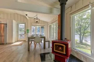 Muskoka Retreat, Fire Pit, Games, Waterfront - Bala