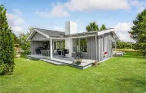 Lovely Home In Juelsminde With Kitchen - Åstrup