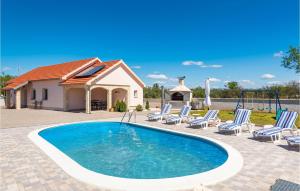 3 Bedroom Beautiful Home In Bristani Donji