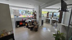 Para casais, prédio beira mar, em frente à Roda Gigante