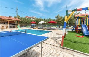 Cozy Home In Kakma With Outdoor Swimming Pool 